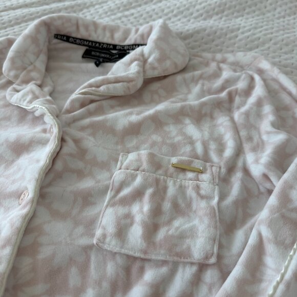 BCBGMAXAZRIA PLUSHY SOFT BABY PINK WHITE FLORAL PYJAMA SMALL - Picture 4 of 4